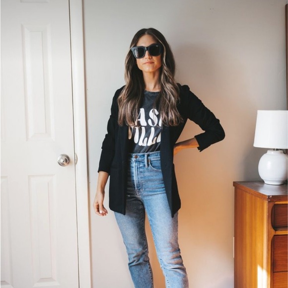 Don’t wear it as much anymore! It’s perfect for work - Picture 3 of 4